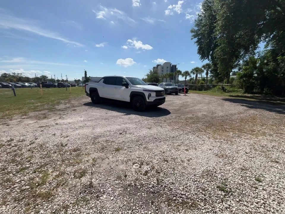2024 Chevrolet Silverado - Image 8 of 31