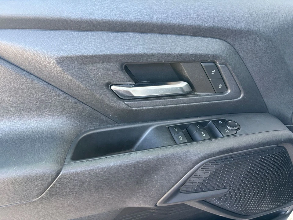 2024 Chevrolet Silverado - Image 25 of 31