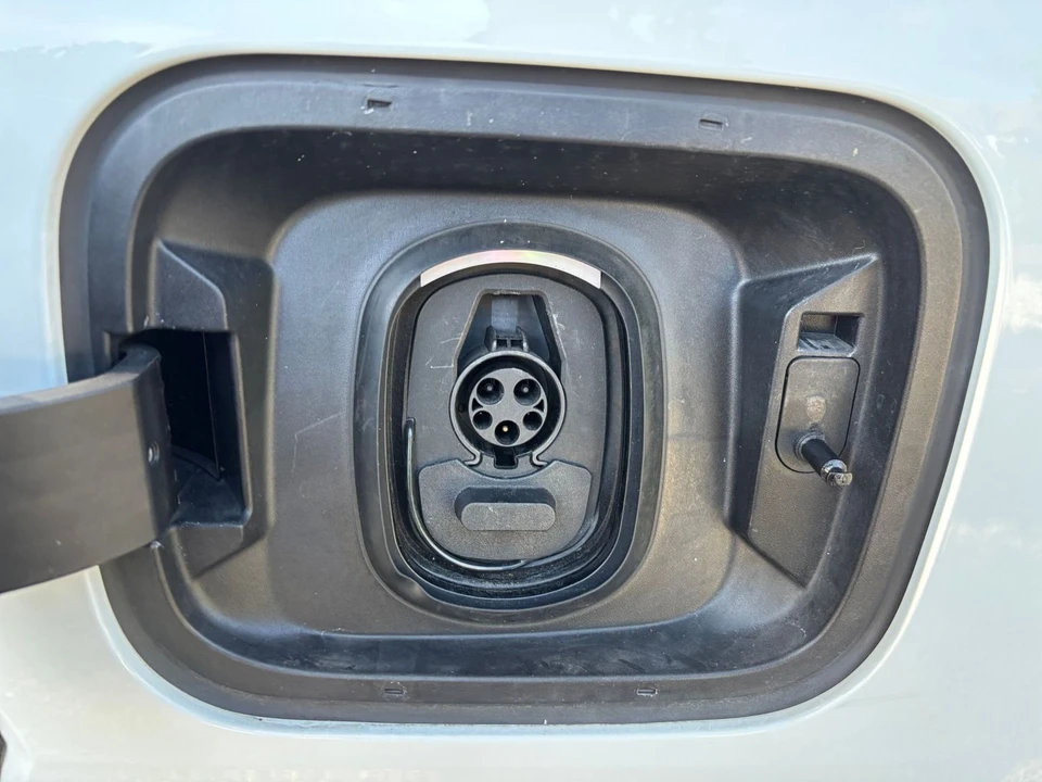 2024 Chevrolet Silverado - Image 24 of 31