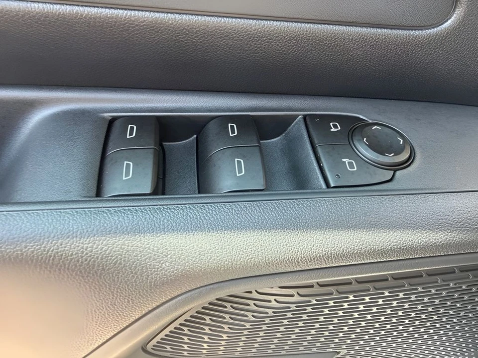 2024 Chevrolet Silverado - Image 25 of 31