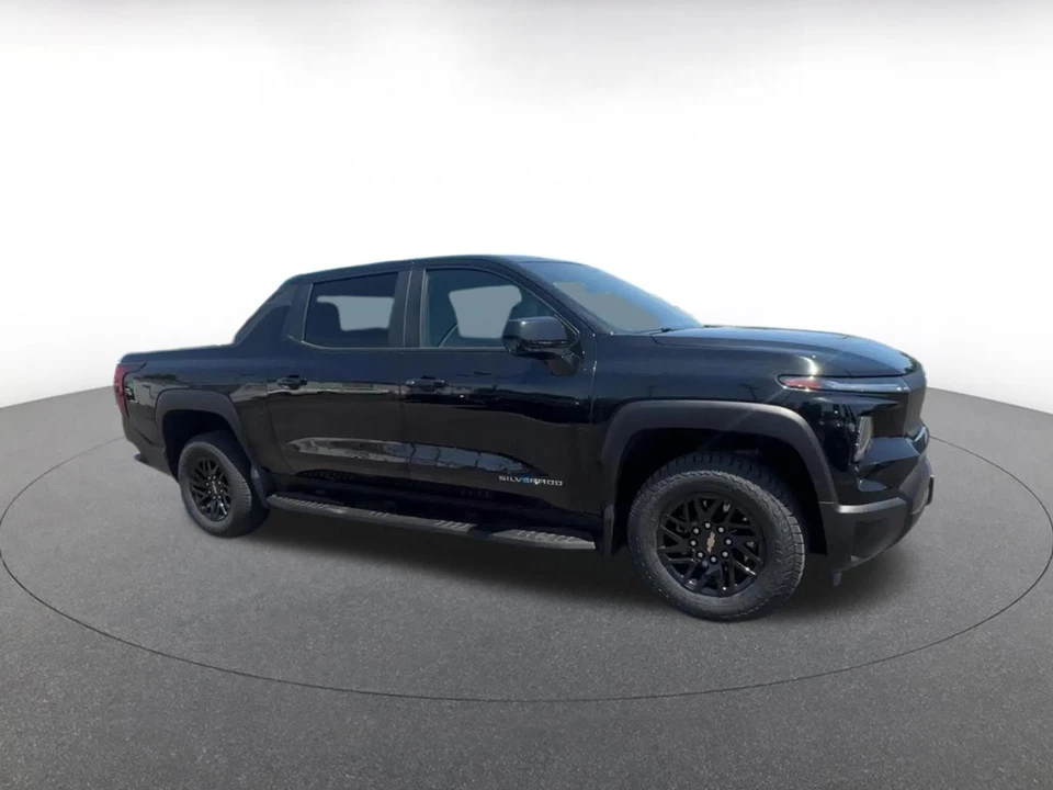 2024 Chevrolet Silverado - Image 2 of 31