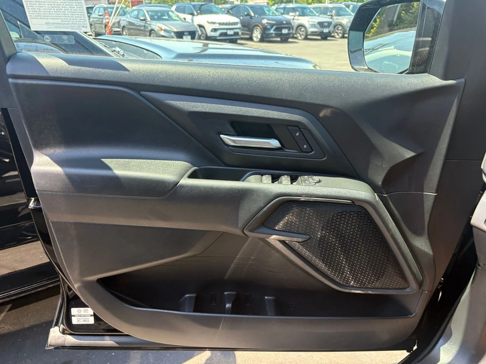 2024 Chevrolet Silverado - Image 25 of 31