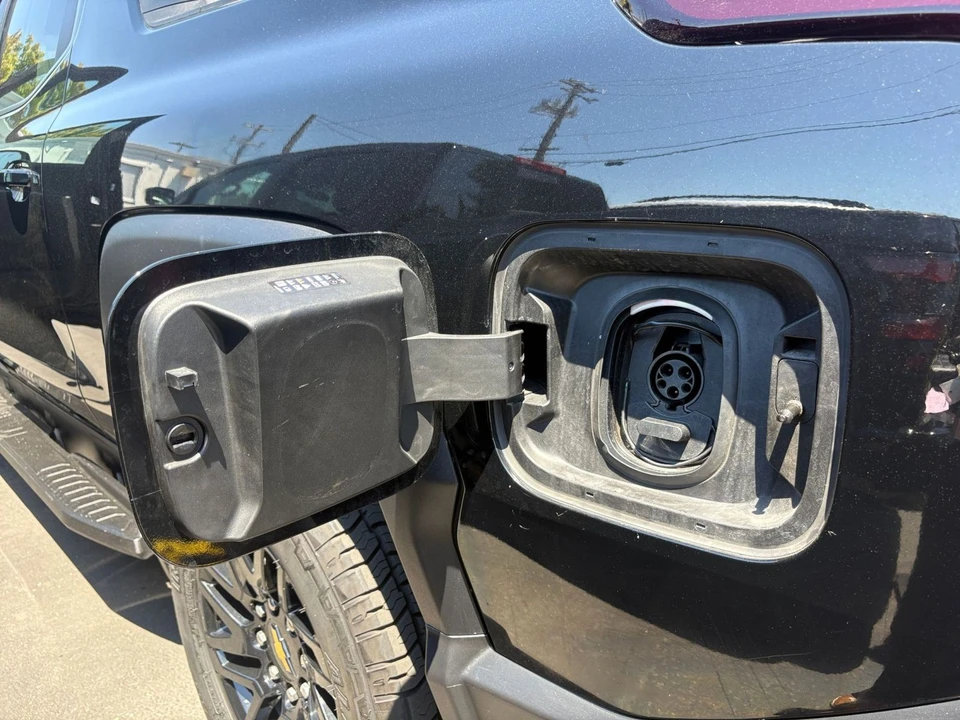 2024 Chevrolet Silverado - Image 24 of 31