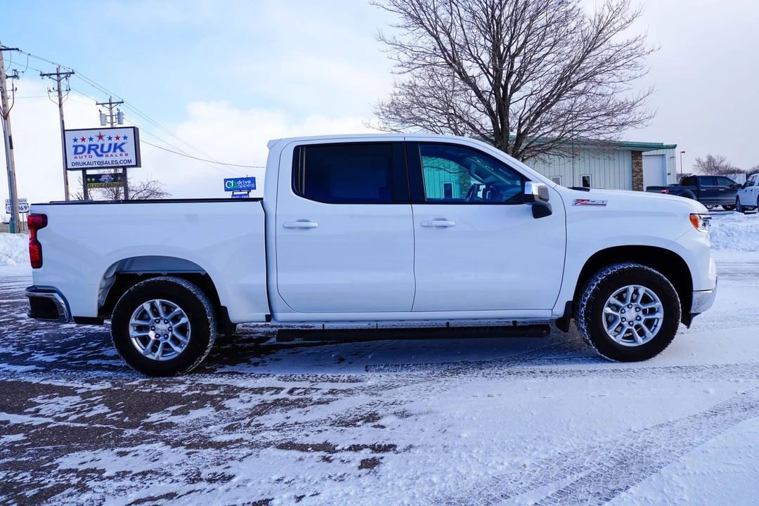2024 Chevrolet Silverado 4th Gen - Image 2 of 21