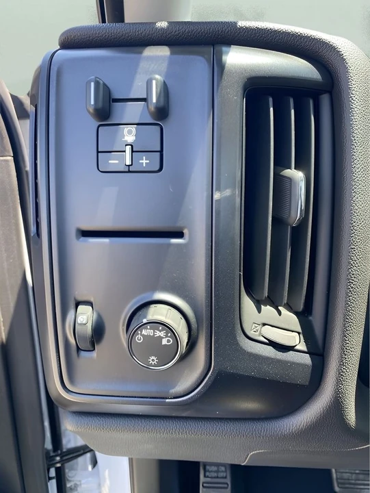 2024 Chevrolet Silverado Heavy Duty 4th Gen - Image 25 of 31