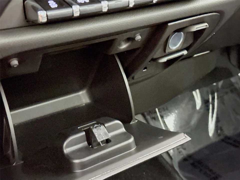 2024 Chevrolet Silverado - Image 16 of 31
