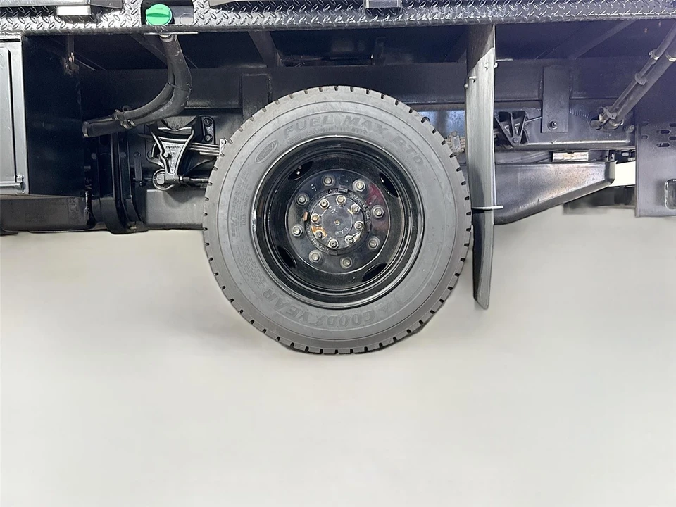 2024 Chevrolet Silverado - Image 25 of 31