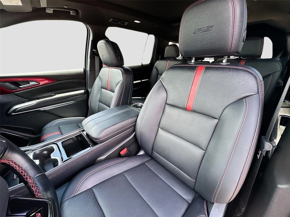 2024 Chevrolet Traverse - Image 15 of 21