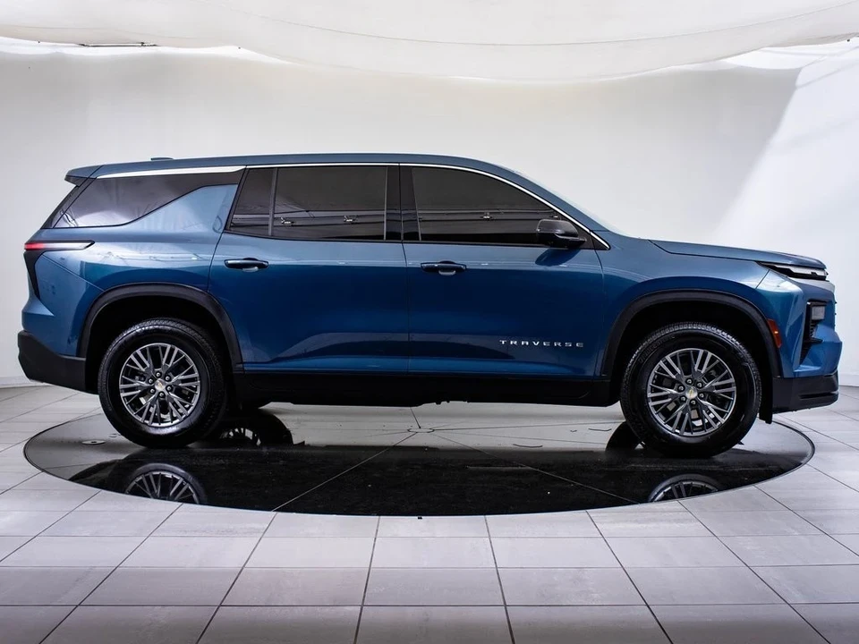 2024 Chevrolet Traverse - Image 11 of 21