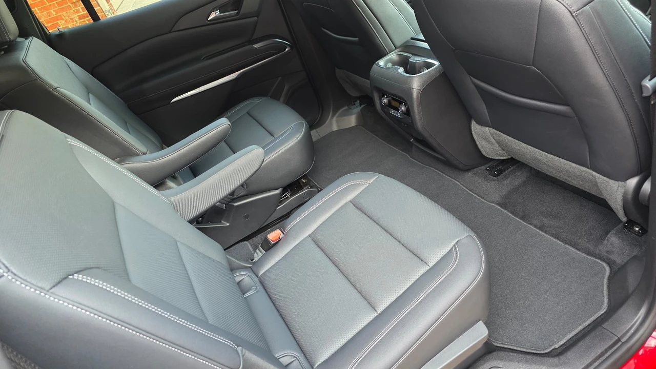 2024 Chevrolet Traverse - Image 15 of 21