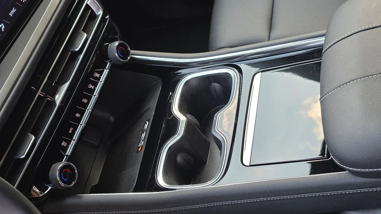 2024 Chevrolet Traverse - Image 14 of 21