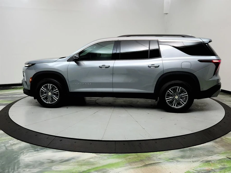 2024 Chevrolet Traverse - Image 8 of 21
