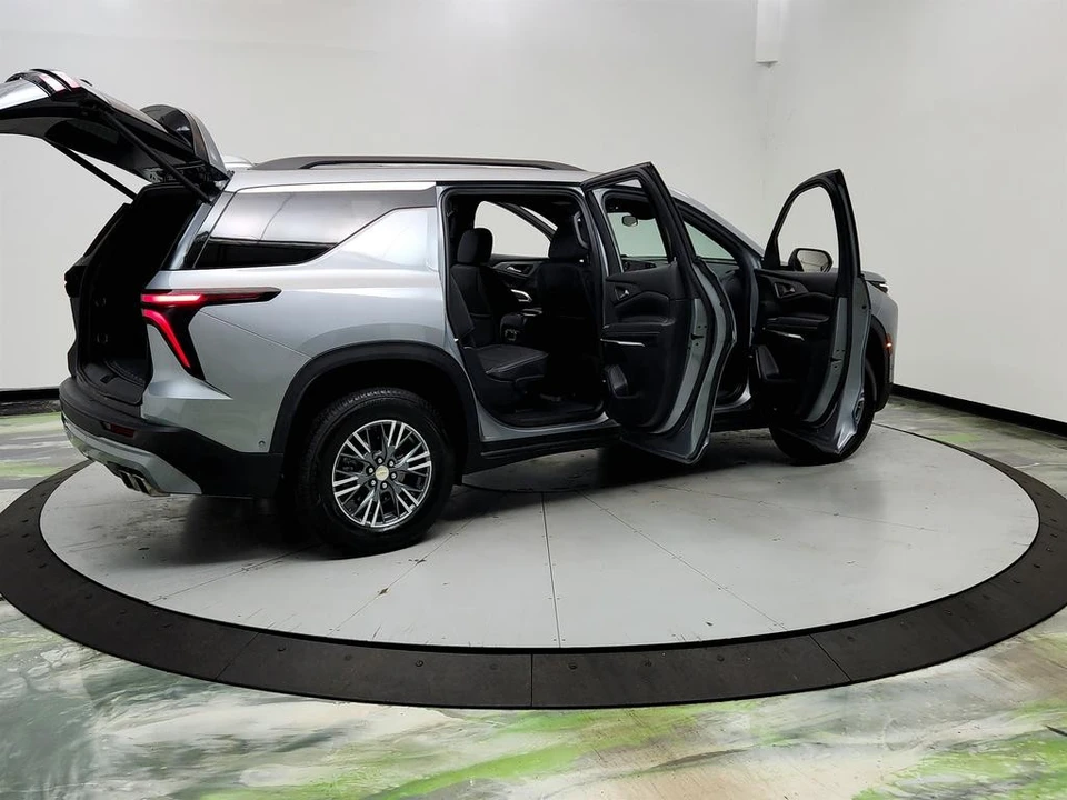 2024 Chevrolet Traverse - Image 11 of 21