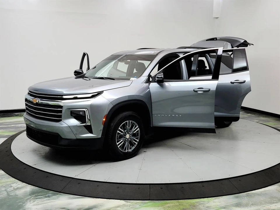 2024 Chevrolet Traverse - Image 9 of 21