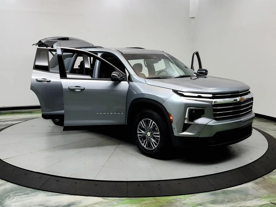 2024 Chevrolet Traverse - Image 10 of 21