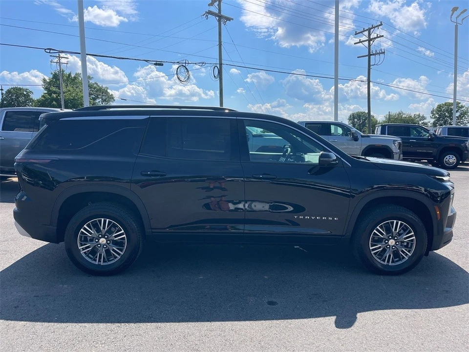 2024 Chevrolet Traverse - Image 6 of 12