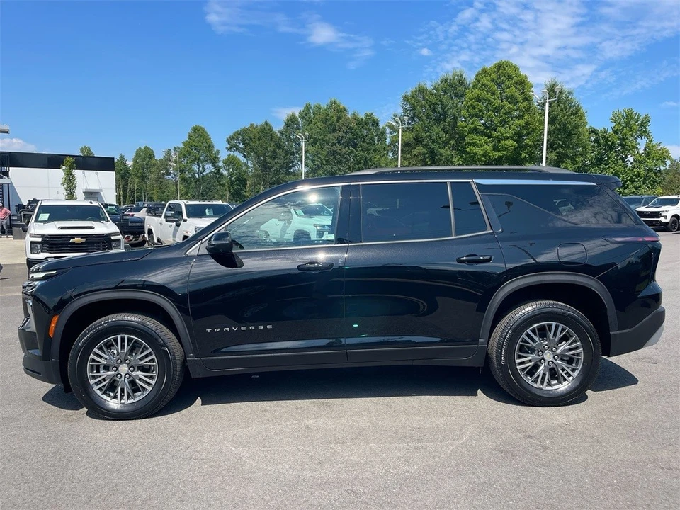 2024 Chevrolet Traverse - Image 2 of 12