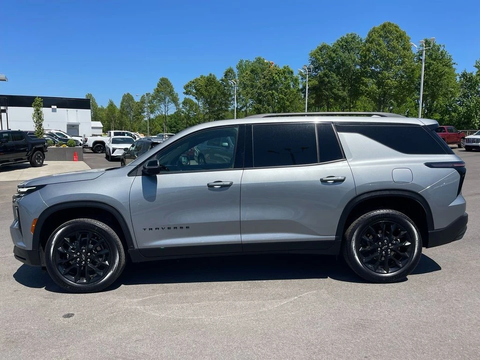 2024 Chevrolet Traverse - Image 2 of 12