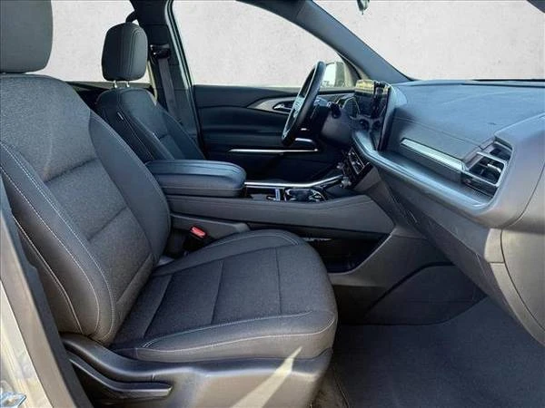 2024 Chevrolet Traverse - Image 11 of 21