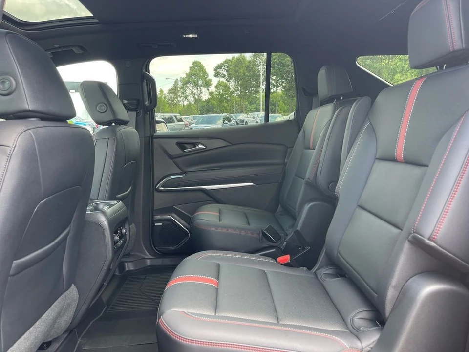 2024 Chevrolet Traverse - Image 13 of 21