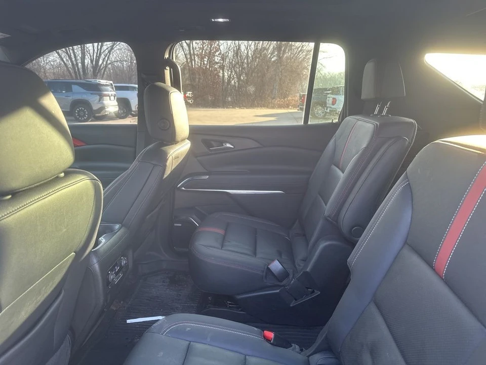 2024 Chevrolet Traverse - Image 10 of 12