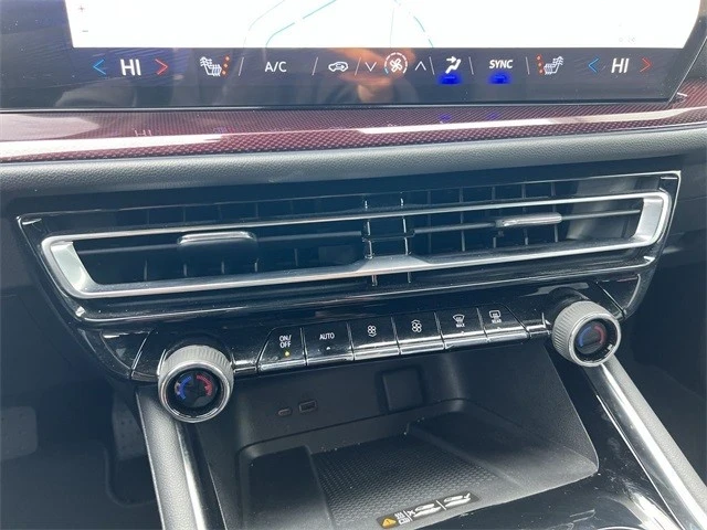 2024 Chevrolet Traverse - Image 18 of 21