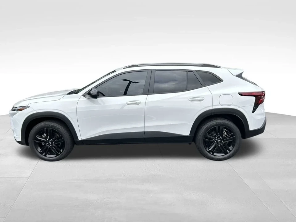 2024 Chevrolet Trax - Image 2 of 12