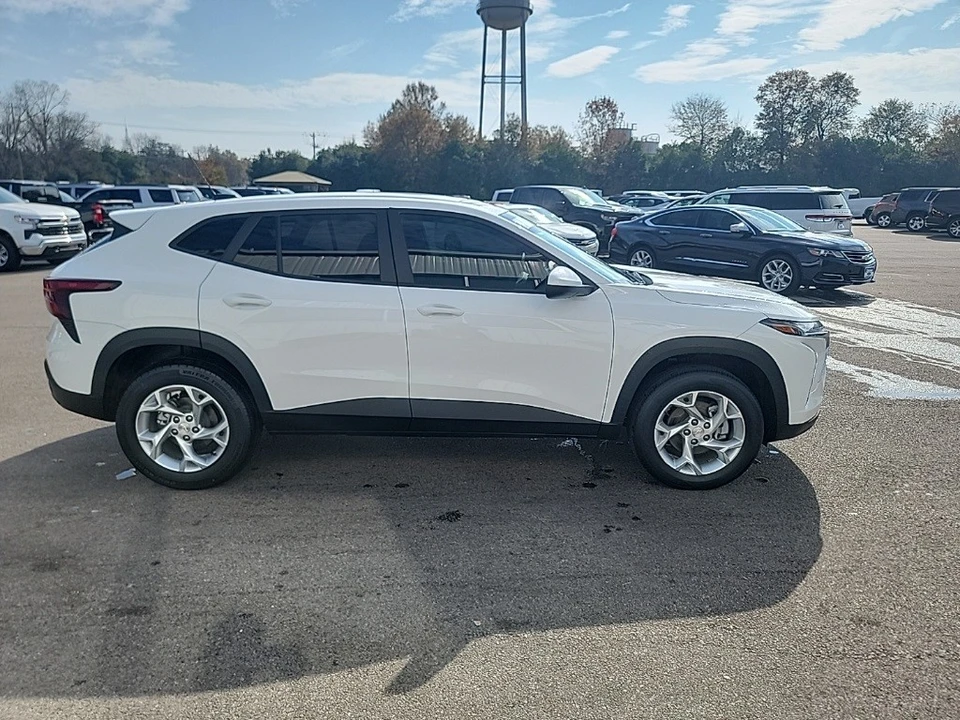 2024 Chevrolet Trax - Image 6 of 11