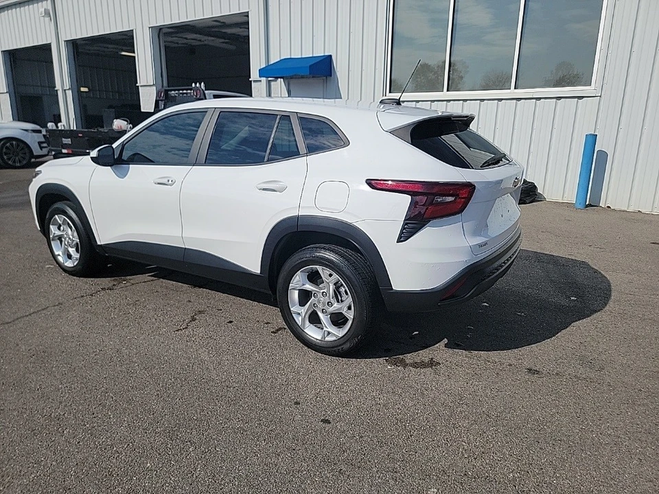2024 Chevrolet Trax - Image 3 of 11