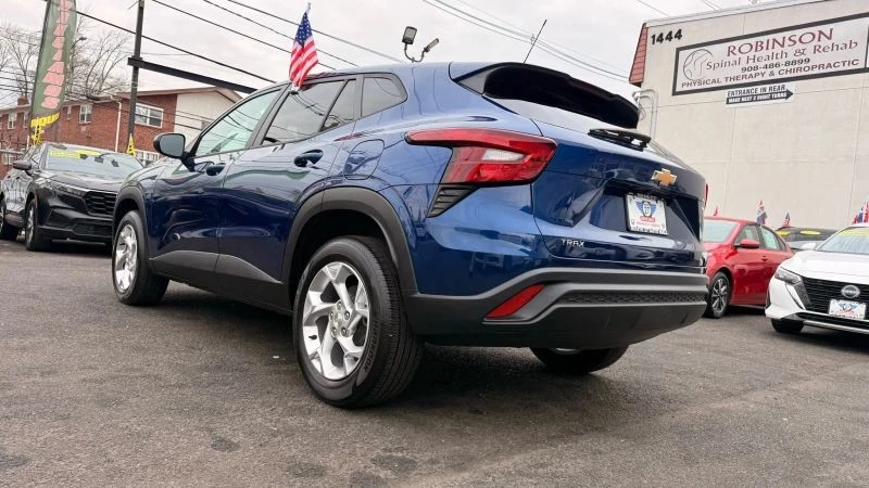 2024 Chevrolet Trax - Image 8 of 12