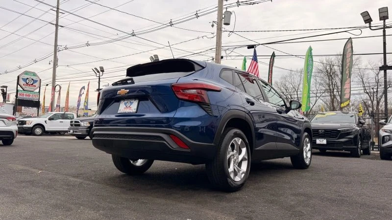 2024 Chevrolet Trax - Image 9 of 12