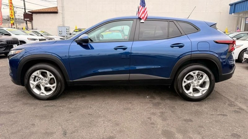 2024 Chevrolet Trax - Image 10 of 12