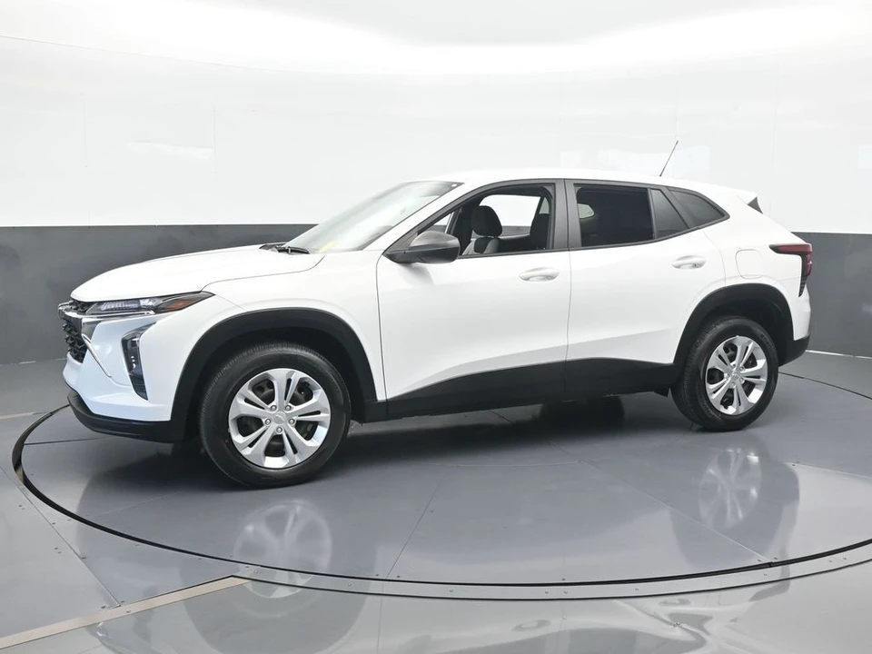 2024 Chevrolet Trax - Image 2 of 12
