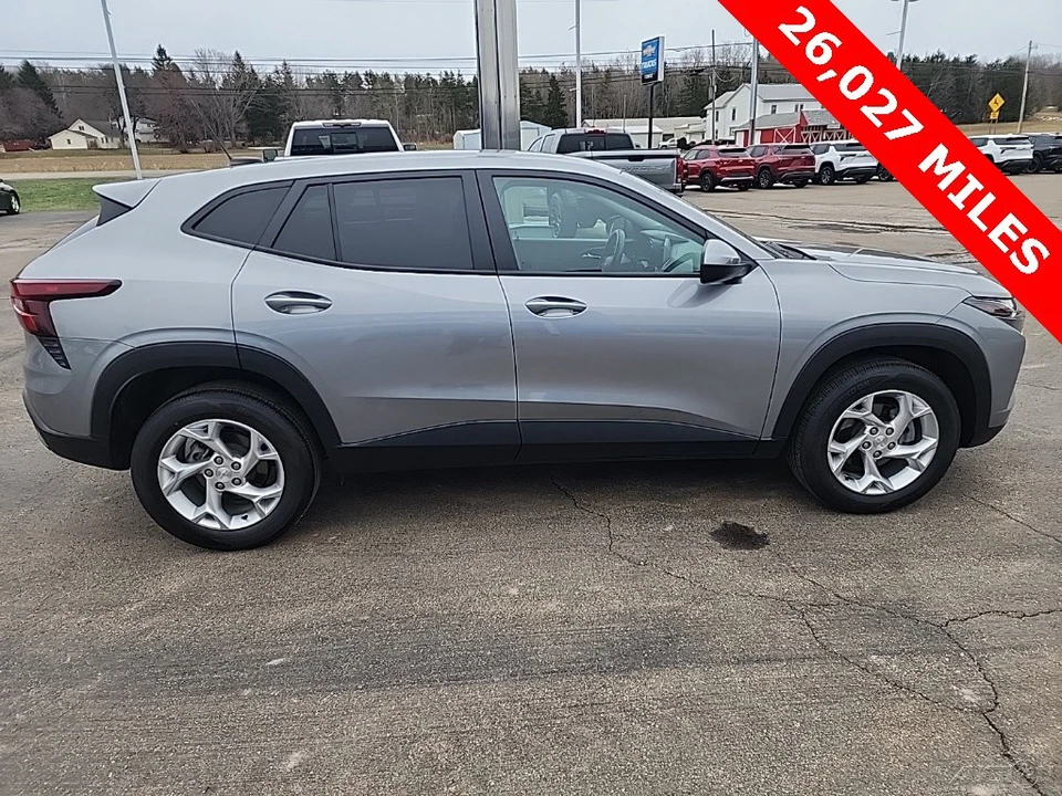 2024 Chevrolet Trax - Image 8 of 18