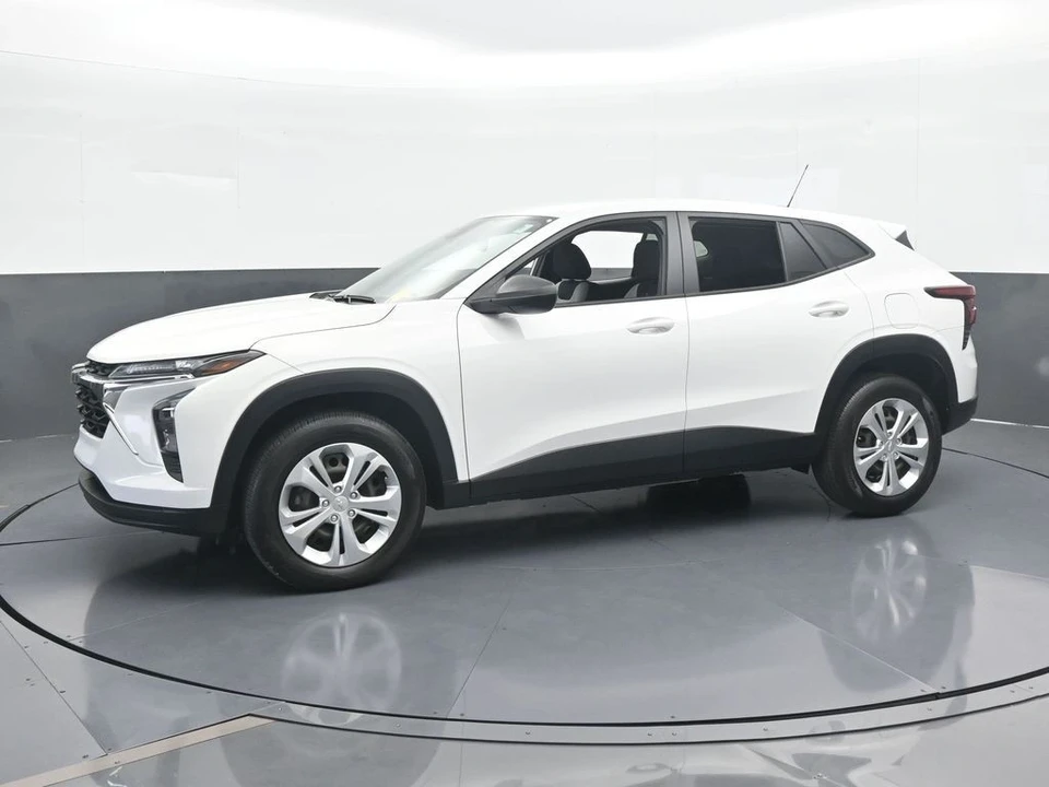 2024 Chevrolet Trax - Image 2 of 12