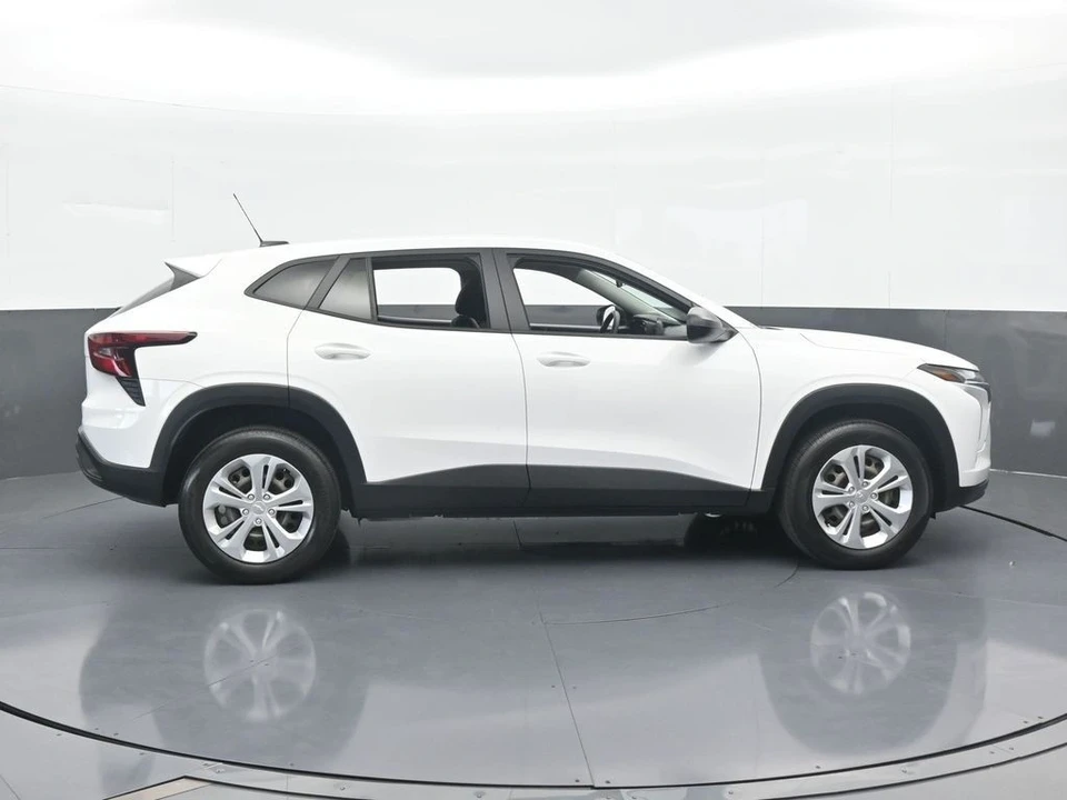 2024 Chevrolet Trax - Image 7 of 12