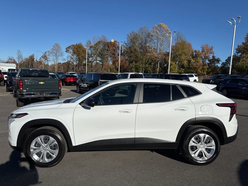 2024 Chevrolet Trax - Image 2 of 12
