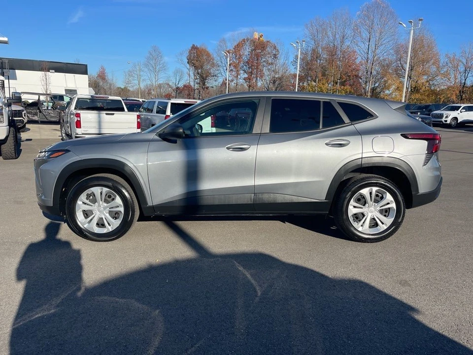 2024 Chevrolet Trax - Image 2 of 21