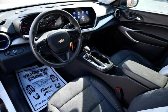 2024 Chevrolet Trax - Image 12 of 31