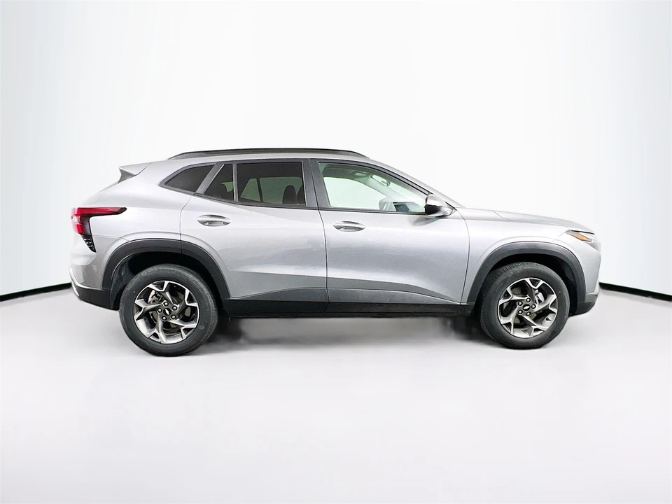 2024 Chevrolet Trax - Image 9 of 12