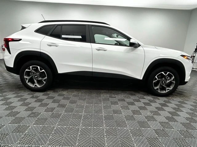 2024 Chevrolet Trax - Image 9 of 12