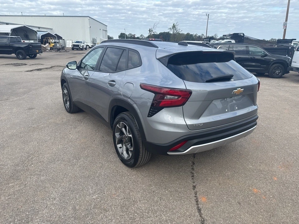 2024 Chevrolet Trax - Image 2 of 6