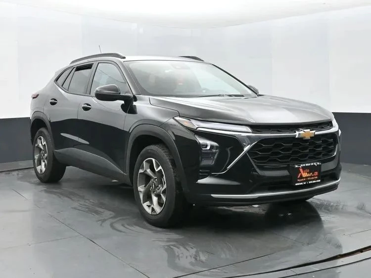 2024 Chevrolet Trax - Image 2 of 12