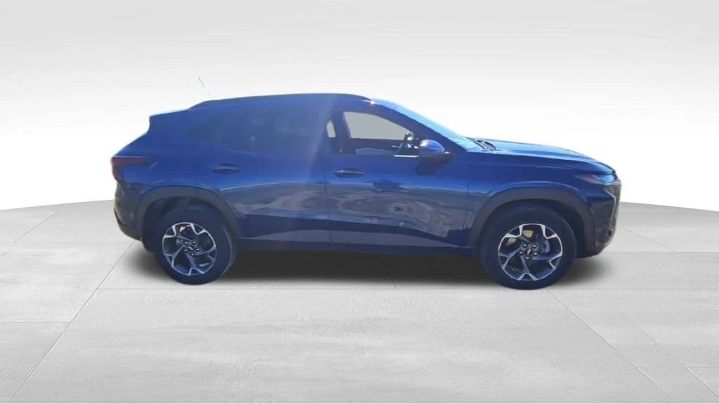 2024 Chevrolet Trax - Image 9 of 12