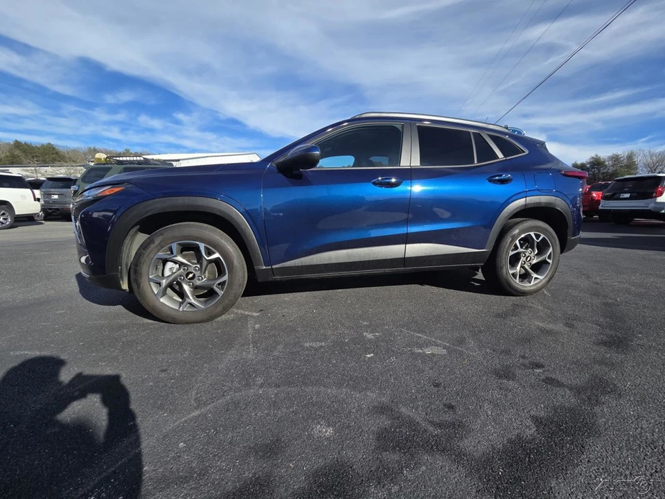 2024 Chevrolet Trax - Image 2 of 21