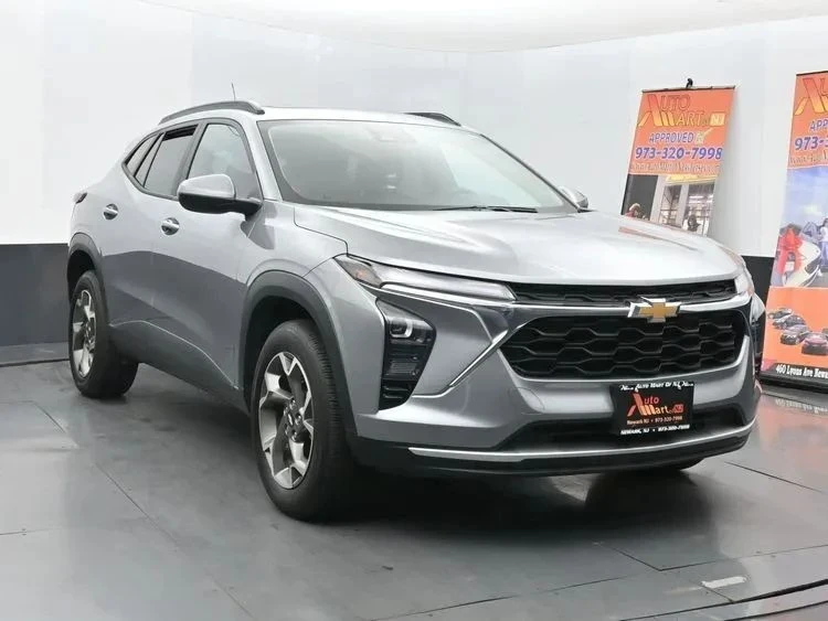 2024 Chevrolet Trax - Image 2 of 12