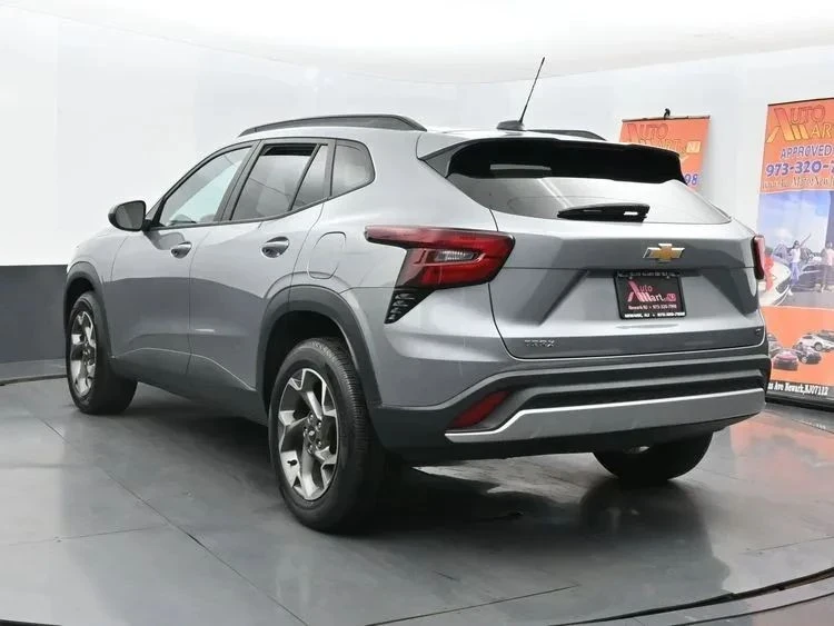 2024 Chevrolet Trax - Image 9 of 12