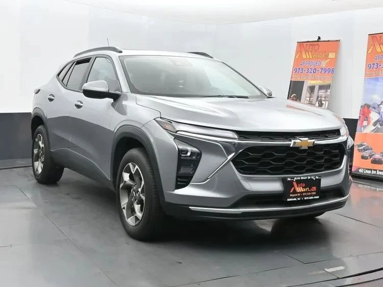 2024 Chevrolet Trax - Image 2 of 12