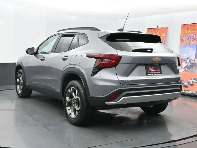 2024 Chevrolet Trax - Image 9 of 12