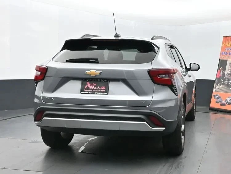 2024 Chevrolet Trax - Image 8 of 12